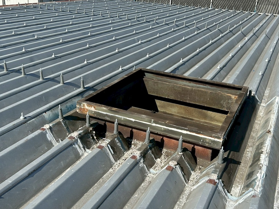 工場屋根遮熱シート工事