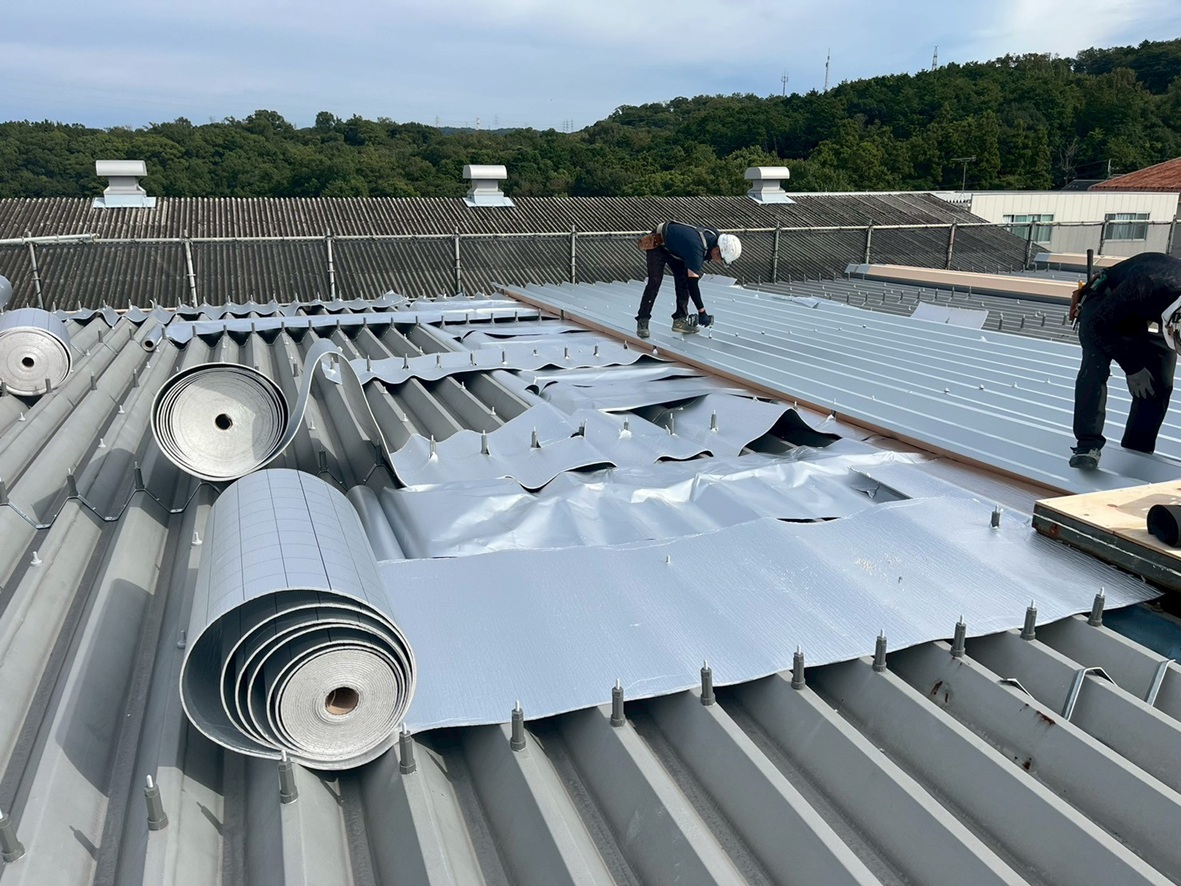 工場屋根遮熱シート工事