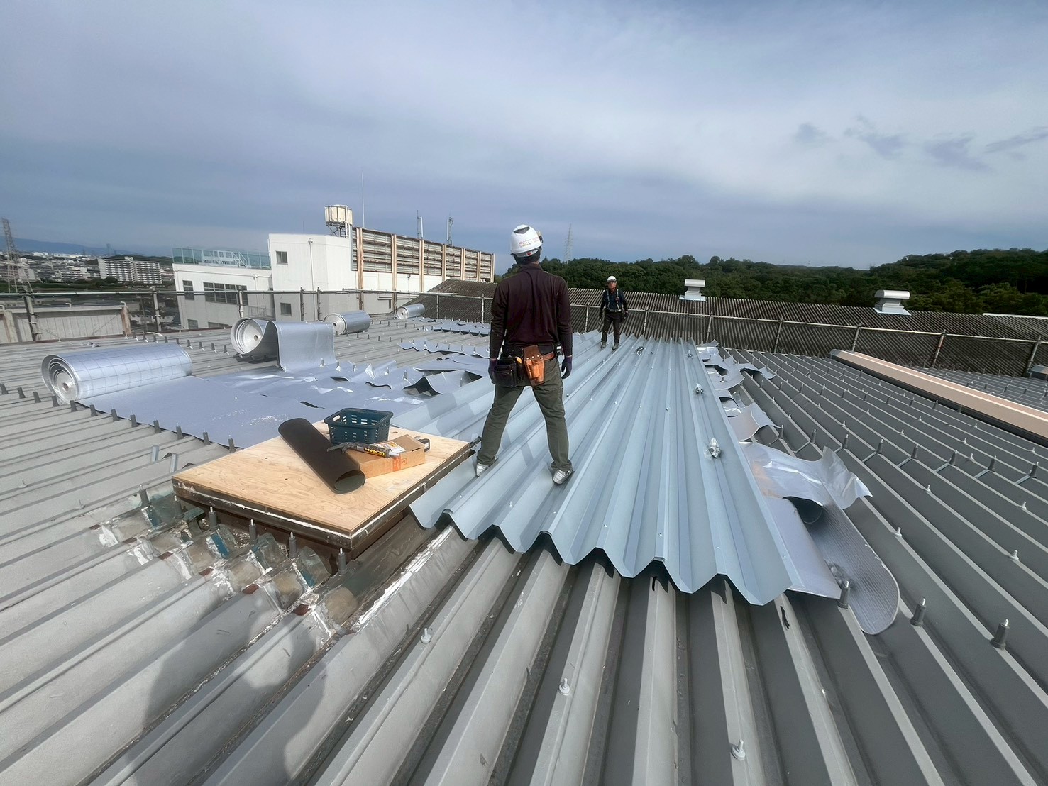 工場屋根遮熱シート工事