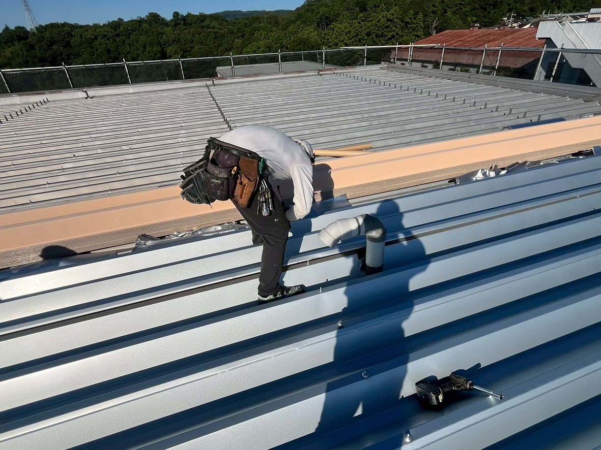 工場屋根遮熱シート工事